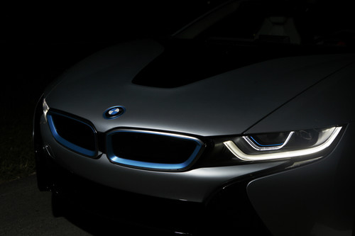 BMW i8 mit Laserlicht.