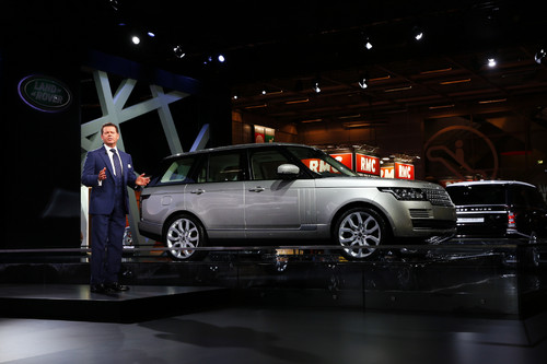 Chefdesigner Gerry McGover stellt den neuen Range Rover vor.