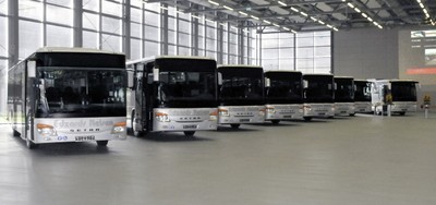 Edzards Reisen aus Esens übernahm acht Setra-Busse.