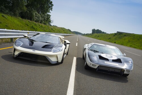 Ford GT &quot;Prototype Heritage Edition&quot; und Ford GT Prototyp von 1964.