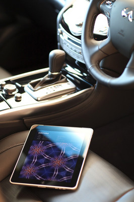 iPad APP für Infiniti Kundenmagazin Adeyaka als Download verfügbar.