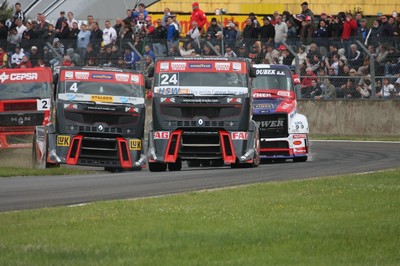 Markus Bösiger (Nr. 4) und Markus Oestreich (Nr. 24) schoben sich in der Fahrerwertung jeweils einen Platz nach vorne.
