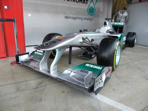 Mercedes AMG Petronas: Der neue Dienstwagen für Michael Schumacher und Nico Rossberg.