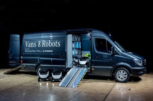 Mothership-Concept (Mutterschiff-Konzept) von Mercedes-Benz und Starship Technologies: Ein Sprinter dient acht Robotern als mobiler Belade- und Transport-Hub.