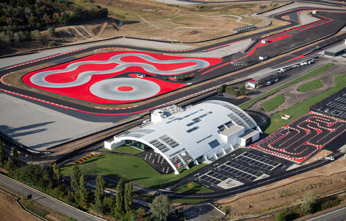 Porsche Experience Center in Franciacorta mit „Autodromo&quot; und Handlingsbereichen.