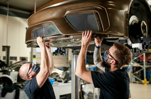 Porsche hat für den 718 Cayman GT4 Clubsport MR ein Karosseriekit aus Biofaser-Verbundwerkstoff entwickelt.