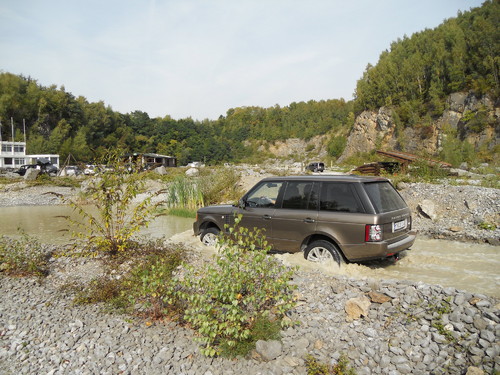 Range Rover im Gelände.