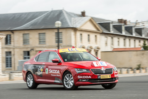 „Red Car“ der Tour de France 2015: Skoda Superb.

