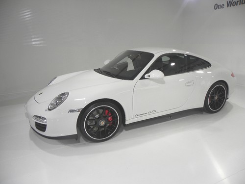 Symphonie in Weiß: Porsche 911 Carrera GTS.