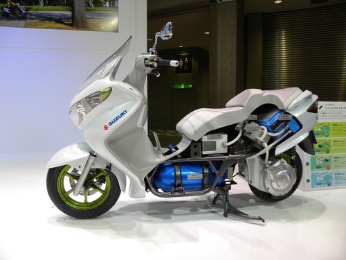 Tokio 2011: Brennstoffzellen-Roller von Suzuki.