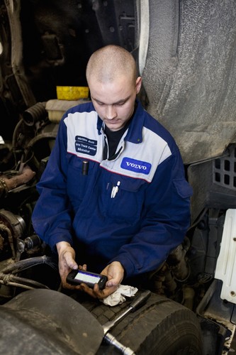 Volvo Trucks testet Smartphone-Technologie in den Werkstätten.