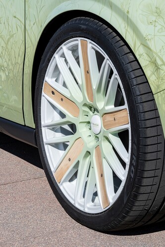 Auszubildende von Volkswagen Nutzfahrzeuge und Volkswagen Group Retail Deutschland haben auf Sylt ihren VW ID Buzz Green präsentiert. 