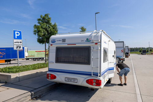 Autobahnparkplatz ohne weitere Infrastrukur für Camper.