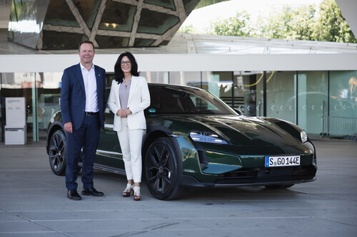 Barbara Frenkel, Mitglied des Vorstandes für Beschaffung bei Porsche, und  Eivind Kallevik, CEO von Norsk Hydro