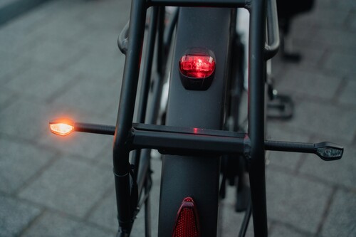 Blinker an einem E-Bike.