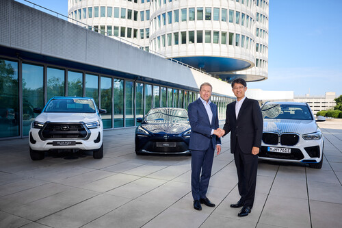 BMW-Chef Oliver Zipse und Toyota-Präsident Koji Sato.