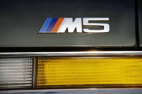 BMW M5 (E28).