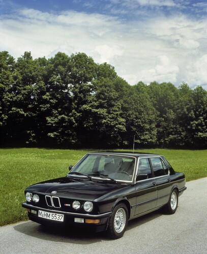 BMW M5 (E28).