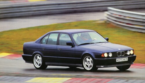 BMW M5 (E34).