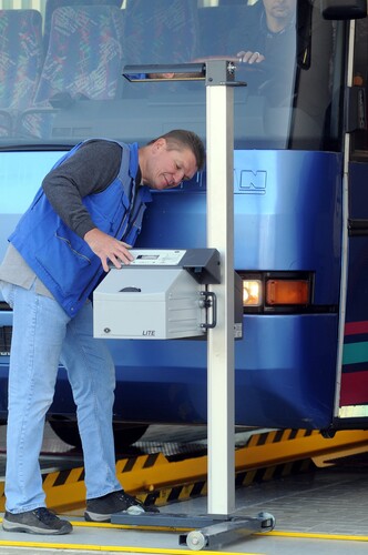 Bus-Hauptuntersuchung beim TÜV Süd (Archivbild).