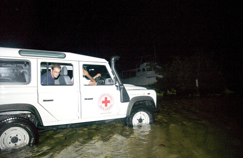 Defender im Einsatz für Rotes Kreuz Cayman Islands.