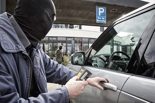 Der ADAC hat rund 700 Keyless-Fahrzeuge überprüft. Die meisten sind nicht gegen das Abgreifen des Funksignals gesichert.