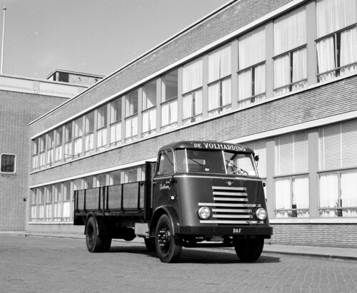 Die sieben Chromstreifen an der Front waren typisch für die frühen DAF-Lastwagen (1950).