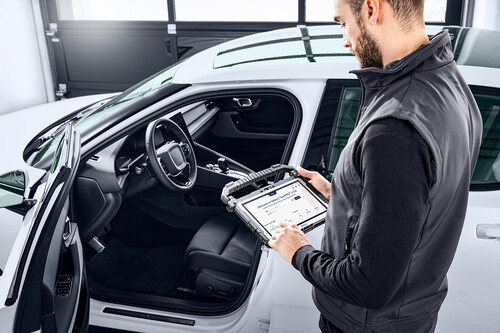 Die Smart-Scan-Funktion des Diagnosetools Tech Pro 2 von Mahle liefert den Mitarbeitern in freien Werkstätten zusätzliche Informationen zu den ausgelesenen Fehlercodes eines Fahrzeugs. 