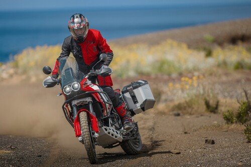 Ducati Desert X Discovery.
