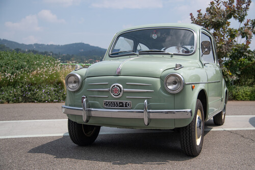 Fahrzeugparade zum 125-jährigen Bestehen von Fiat.