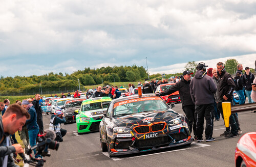 Fast Car Festival 2024 in der Motorsport-Arena Oschersleben: Grid Walk für die Besucher.