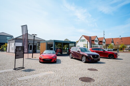 „Mazda Experience“ auf dem Marktplatz in Göhren-Lebbin im Herzen der Mecklenburgischen Seenplatte.