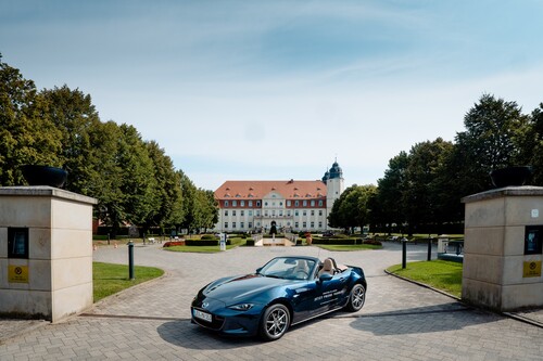 „Mazda Experience“ in Göhren-Lebbin an der Mecklenburgischen Seenplatte. Die Probefahrten starten am Schlosshotel Flesensee.