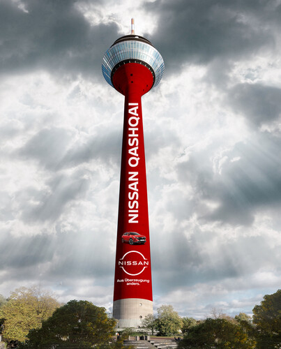 Nissan illuminiert mit einer Marketingaktion zum Start des neuen Qashqai den Düsseldorfer Rheinturm.