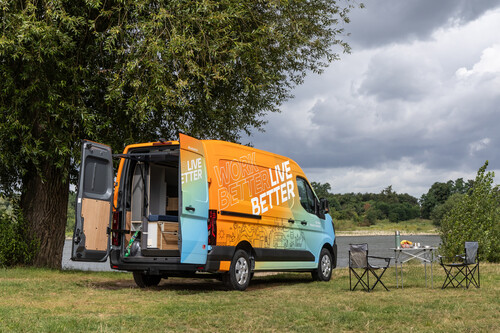 Nissan Interstar mit herausnehmbaren Campingmodul von Plug Van.