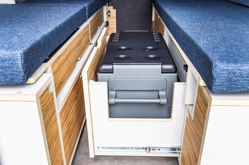 Nissan Interstar mit herausnehmbaren Campingmodul von Plug Van.