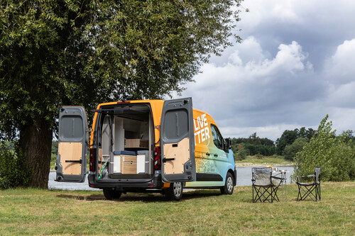 Nissan Interstar mit herausnehmbaren Campingmodul von Plug Van.