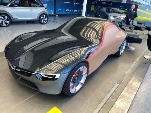 Opel GT Concept: Der zweisitzige Sportwagen war auch als Adam GT geplant, ging aber nicht in Serie.