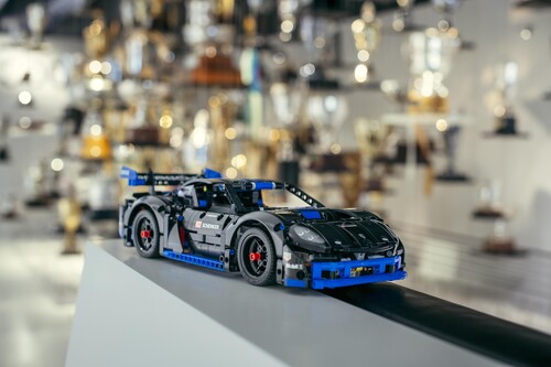 Porsche GT4 e-Performance als Lego-Technic-Modell.