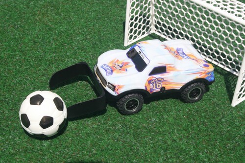 RC-Car „Football League“ von Revell.