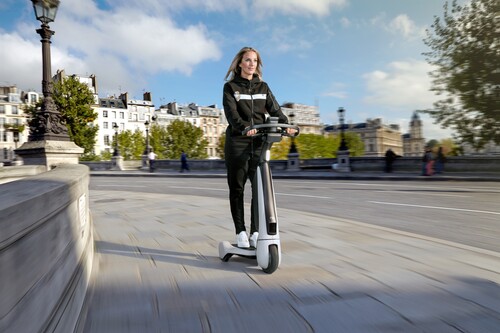 Toyota ist Mobilitätspartner der Olympischen und der Paralympischen Spiele in Paris: E-Scooter C-Walk T.
