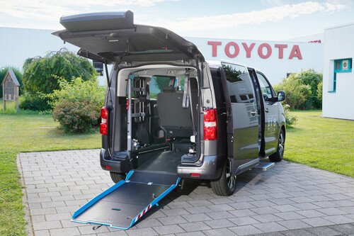 Toyota Proace Verso, von Umbauspezialist Gruau behindertengerecht ausgerüstet. 