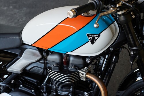 Triumph Speed Twin 900.