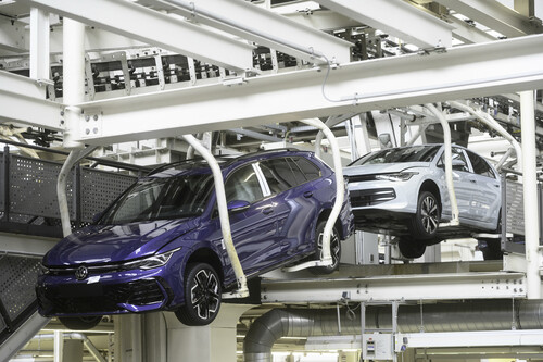 Volkswagen feiert 50 Jahre Golf-Produktion im Werk Wolfsburg.