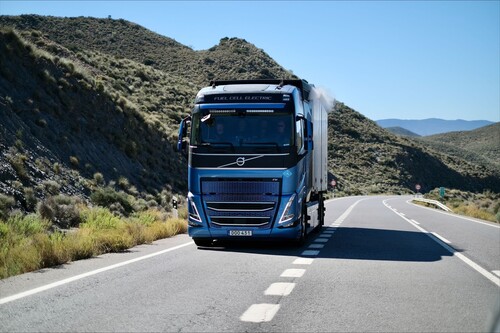 Volvo entwickelt Lastwagen mit Wasserstoff-Verbrennungsmotoren (hier ein Brennstoffzellen-Lkw).