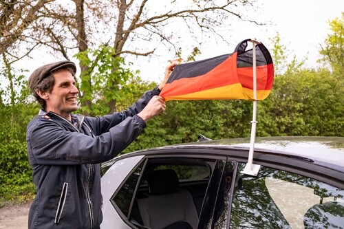 Während Europa- oder Weltmeisterschaften vor allem im Fußball sind Dekoartikel fürs Auto beliebt.
