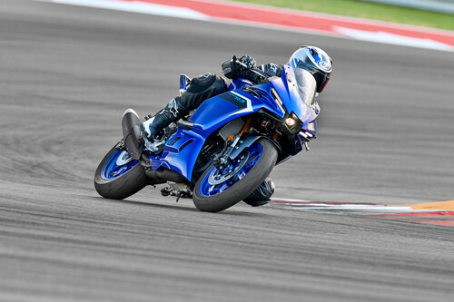 Yamaha R3.