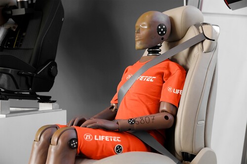 ZF Lifetec arbeitet an Lösungen, bei der passive Sicherheitssysteme wie der Airbag und der  Sicherheitsgurt künftig erkennen, wie groß oder schwer die gerade im Fahrzeug befindliche Person ist oder welche Sitzposition sie genau eingenommen hat. 