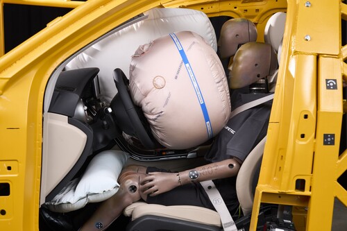 ZF Lifetec entwickelt die passiven Sicherheitssysteme im Auto weiter: „Dual Contour“-Airbag.