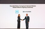 GM-Vorstandsvorsitzende Mary Barra und Euisun Chung, Vorstandsvorsitzende der Hyundai Motor Group, haben eine mögliche Zusammenarbeit vereinbart.